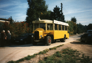 Oldtimer Bus - links